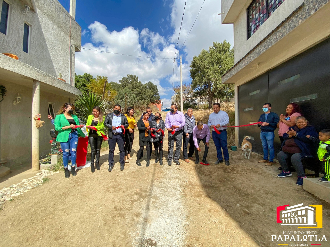 Inaugura alcalde de Papalotla, Juan Octavio Rojas, ampliación de red eléctrica en La Trinidad